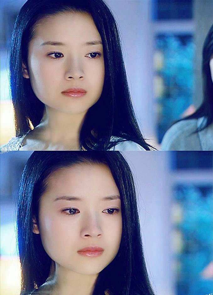 《天若有情》董洁《天若有情》里的展颜是我心中永远的白月光,也因为