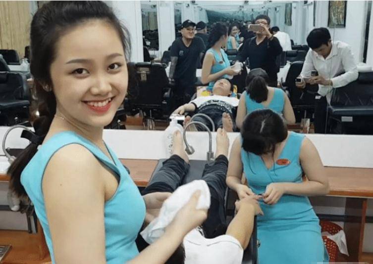 越南100元一次的理发店，成为男性游客的天堂