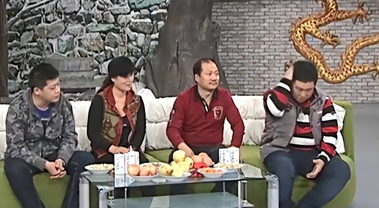 赵本山接班人唐鉴军:走红后拒绝抛弃不孕妻子,如今生活幸福_东北