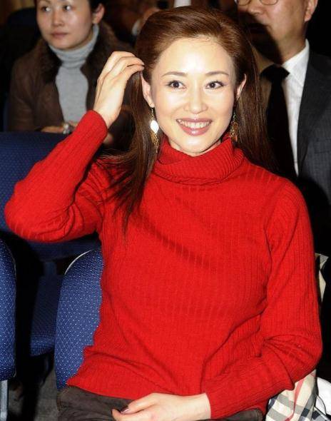演员盖丽丽台上时尚万种台下守身如玉嫁新丽董事长幸福美满