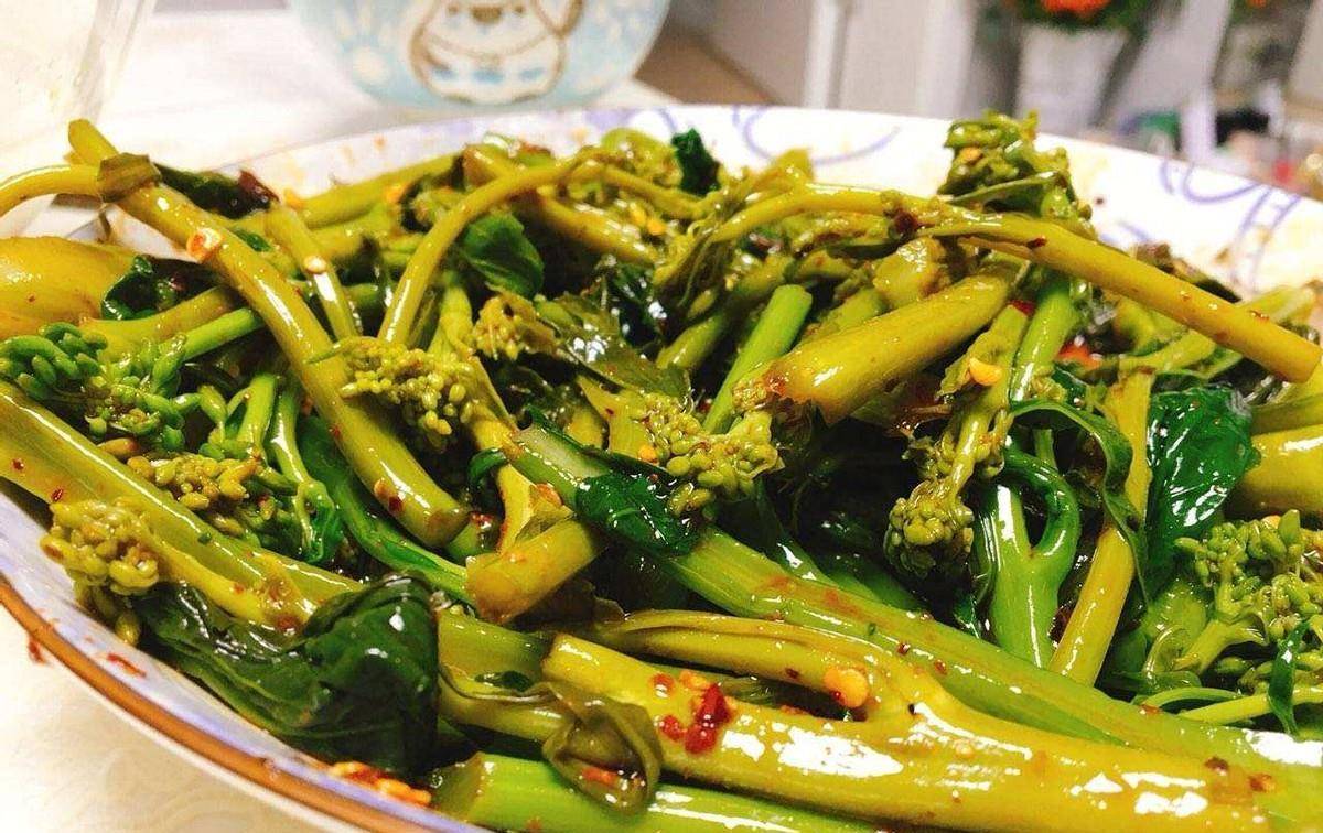 重庆“四大怪菜”,本地人的心头爱,外地人直呼:下不去嘴_冲菜_血皮菜_折耳根