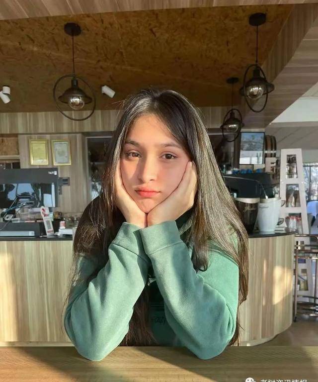 原创老德混血美女模特在一众网红脸中脱颖而出