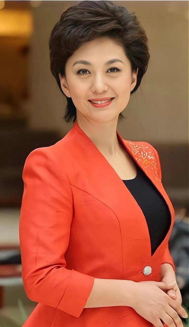 原创最美电视女主持除了倪萍董卿还有一位金字招牌那就是周涛