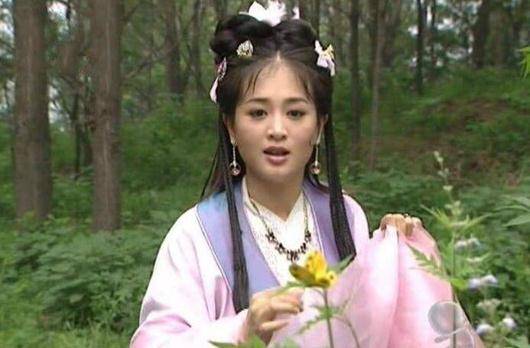 徐婧灵 饰 齐燕笙/哑妹,齐家大小姐,齐天磊的妹妹,齐家二夫人之女.