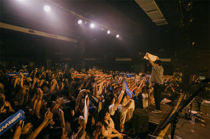 suppermoment一直相信巡演唱响大地长沙歌迷不畏风雨嗨翻全场