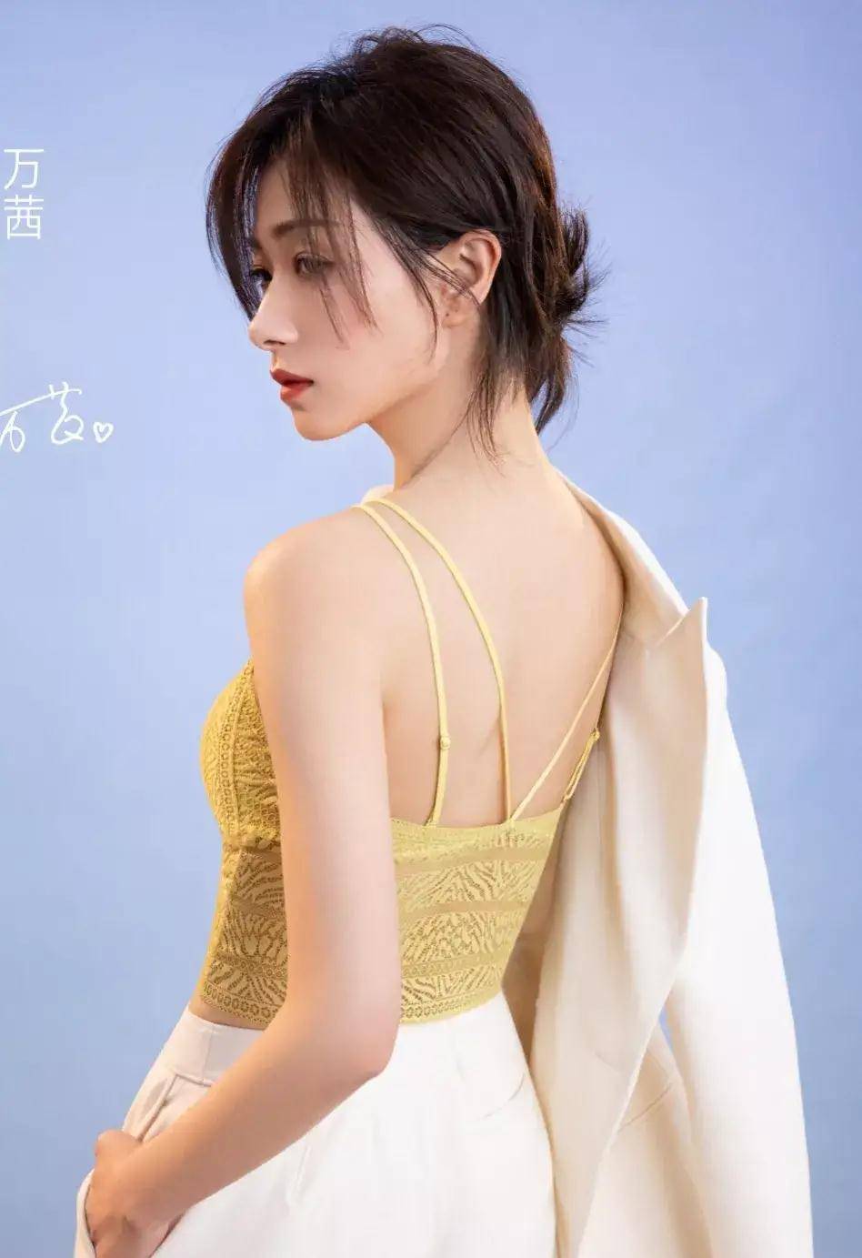 原创万茜罕见代言衣服网友从没见过这么英气唯美的衣服策划