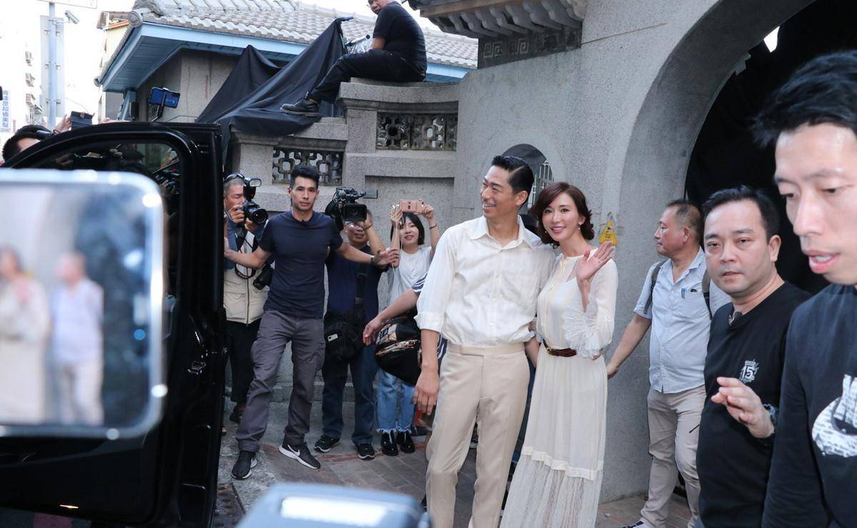 林志玲婚礼彩排照曝光,现场与黑泽良平甜蜜互动,难掩喜悦心情_台南