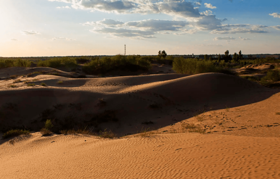 中国首个将“消失”的沙漠，面积比海南岛还大，八成区域变绿洲