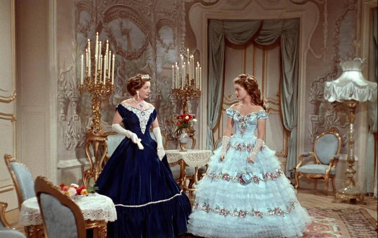 欧美电影10大舞会礼服:茜茜公主的蓝色舞裙,灰姑娘的蓬蓬裙_裙子_装饰