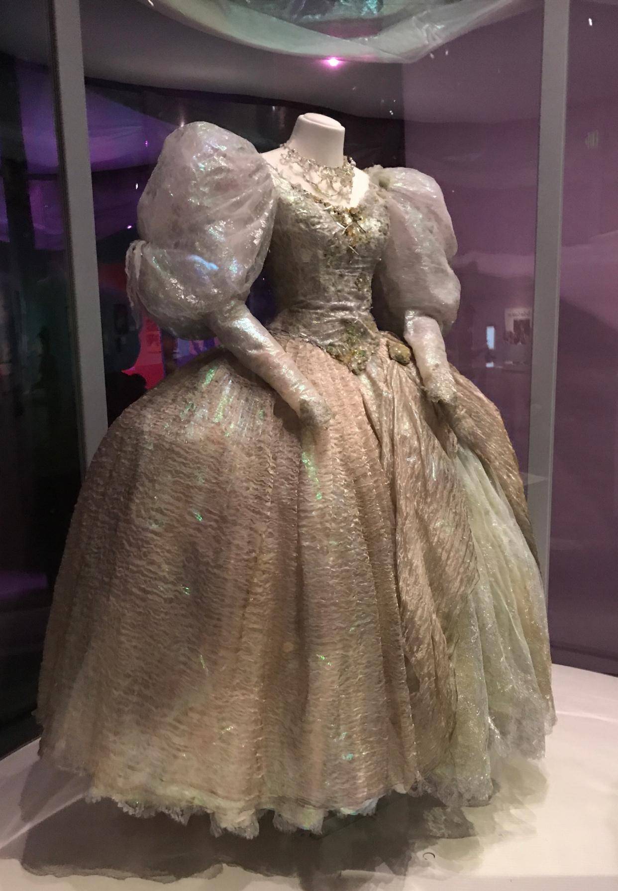 原创欧美电影10大舞会礼服茜茜公主的蓝色舞裙灰姑娘的蓬蓬裙