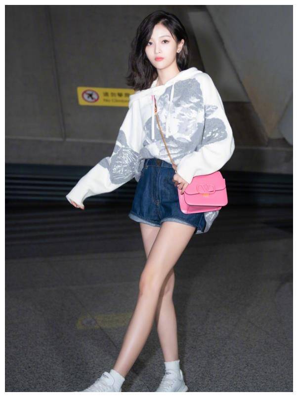 原创宣布吴宣仪是火箭少女中腿最直的k字腿太难碰到了