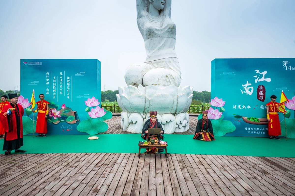 莲花江南，是苏州夏季摇曳着的绝代风华。这是关于“莲”的盛宴！