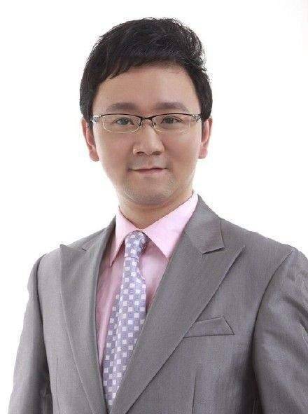 《今日关注》著名主持人薛乐,为何辞职甘愿当奶爸,妻子支持?