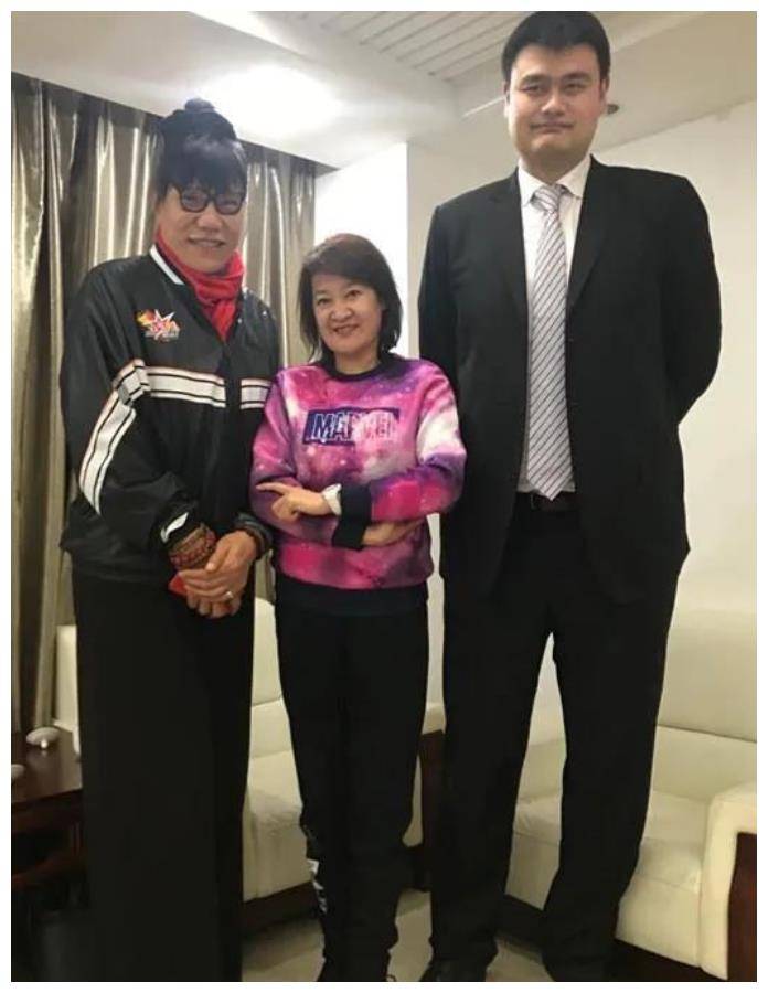 女篮巨人郑海霞近况双腿变形身边无子女陪伴丈夫已消失不见影