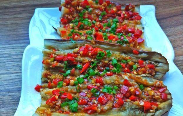 一根茄子,几勺剁椒,做出来的菜大家都抢着吃,太美味了_烤箱_烧烤_调料