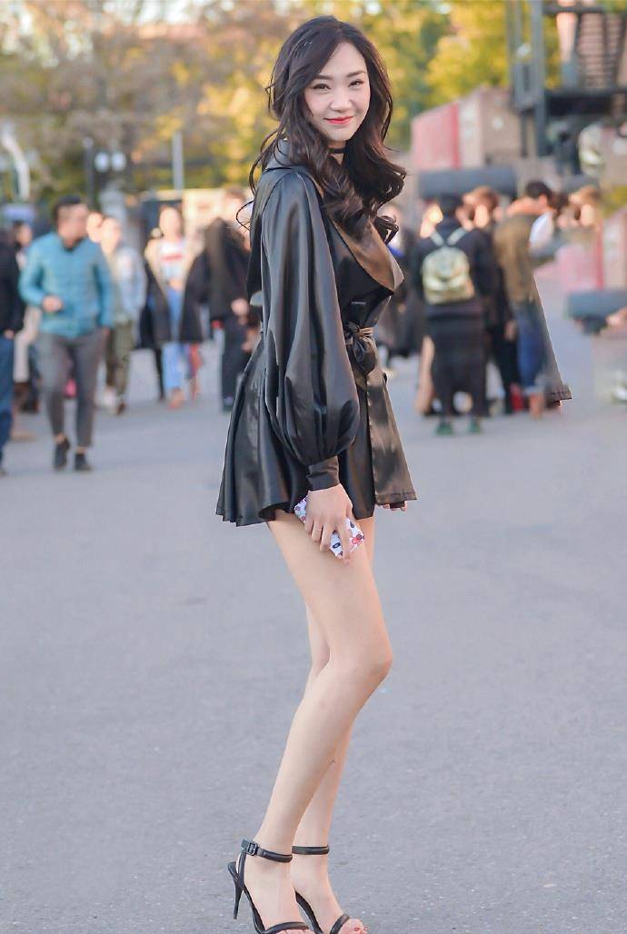 原创街拍时尚优雅的美女超短裙大长腿时尚诱人