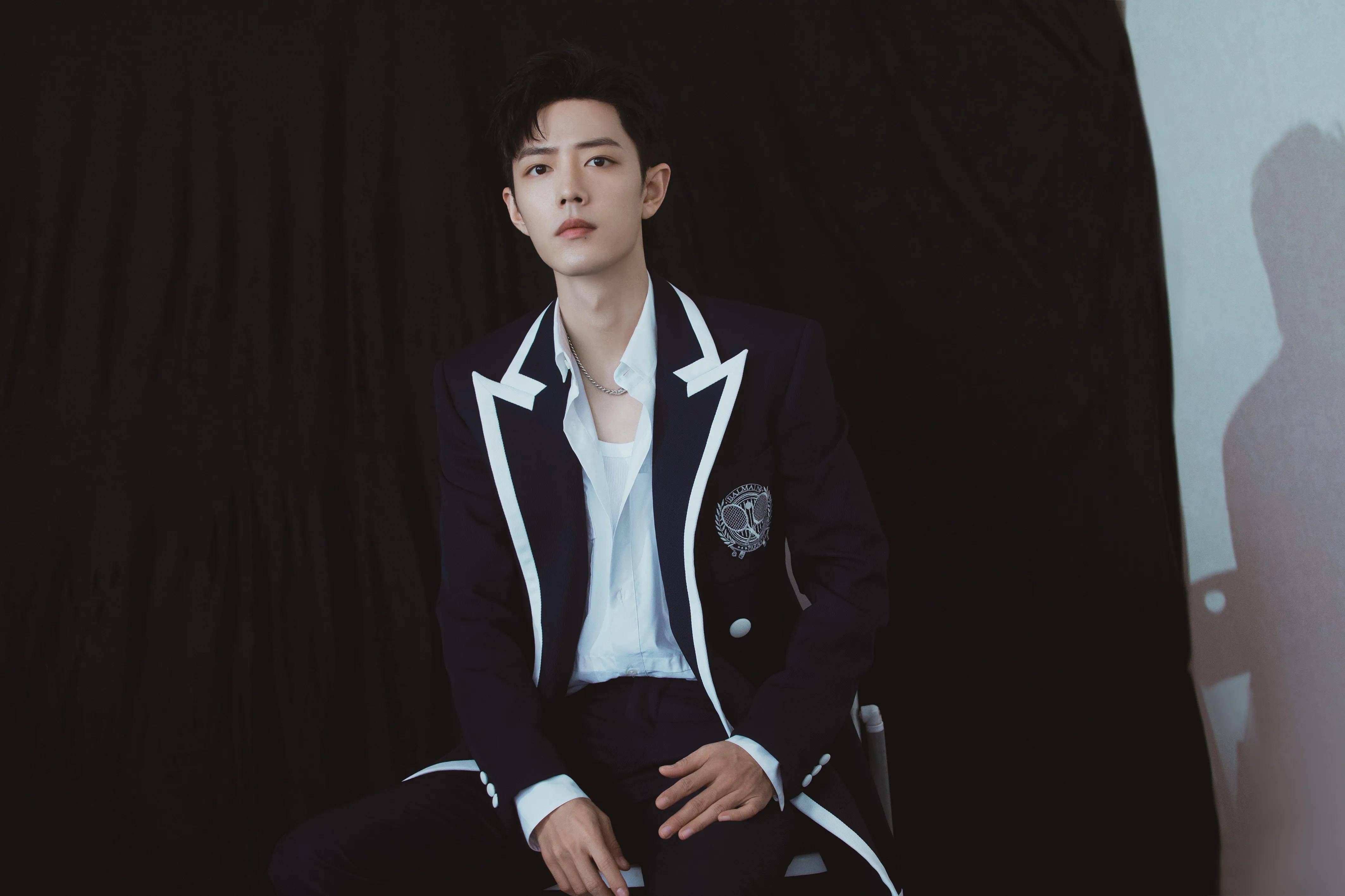 从京东618沸腾之夜舞台战说说对肖战的一些感性认识_白色_外套_服装