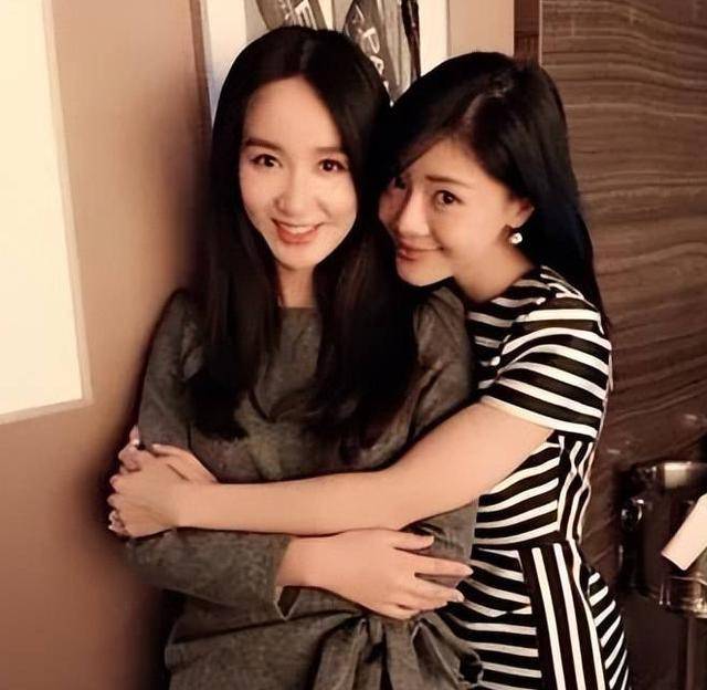 原创小姨妈邓家佳恋情曝光离婚多年再有新对象男方身份不明