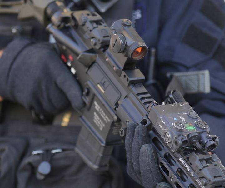 极速追逃,生死一线-《亡命救护车》丨影视_洛杉矶特警队_爆炸_美国