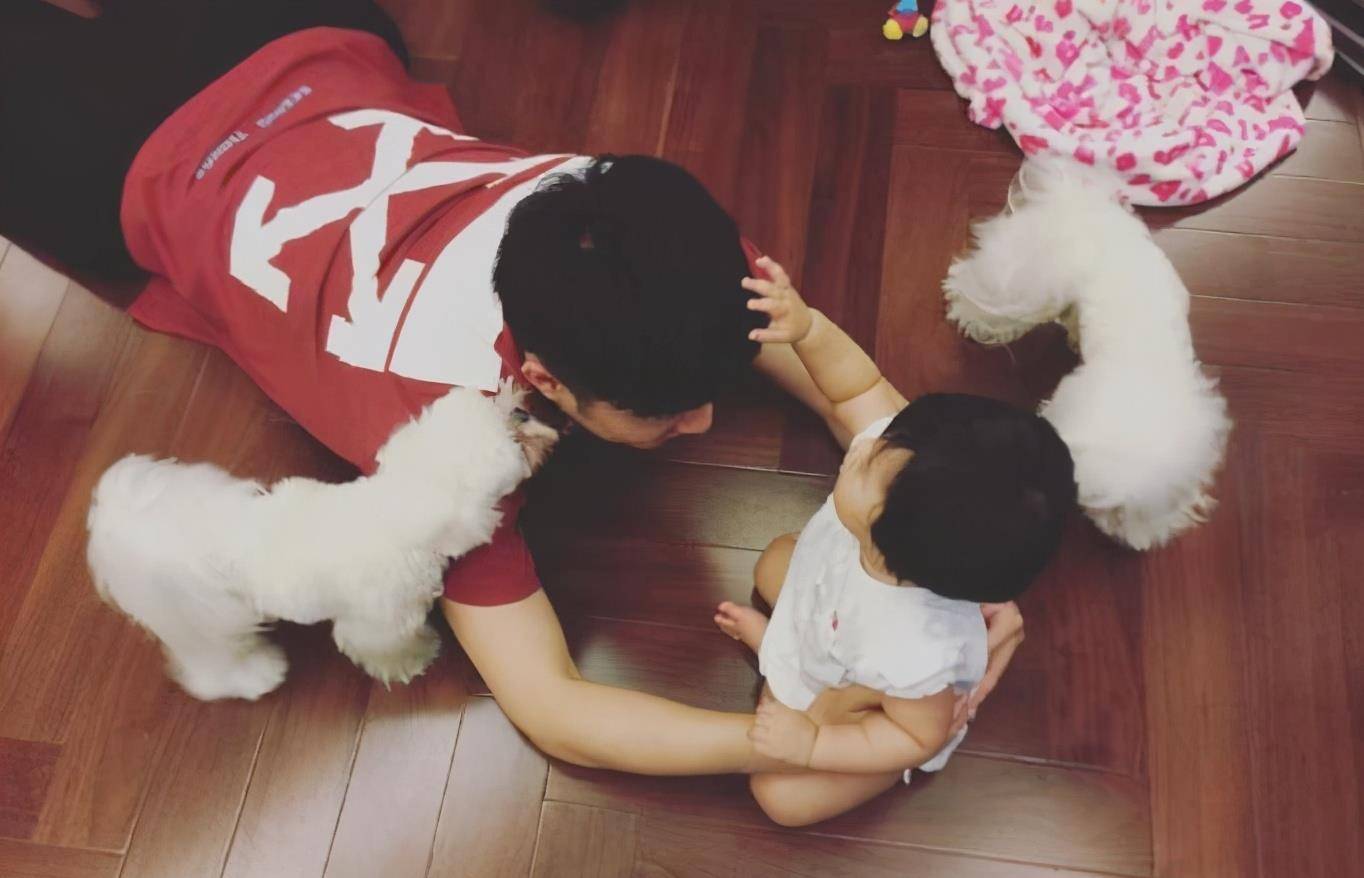 原创有种低调叫张馨予女儿朋友曝光宝宝长相难怪从不晒娃