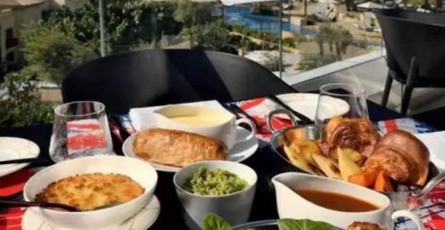 迪拜土豪的“一日三餐”，早餐丰富，午餐精致，晚餐堪称“霸气”