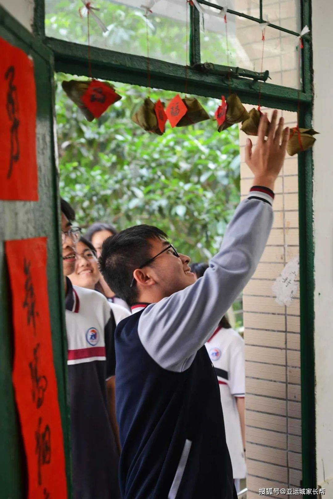 广州市仲元中学校服图片