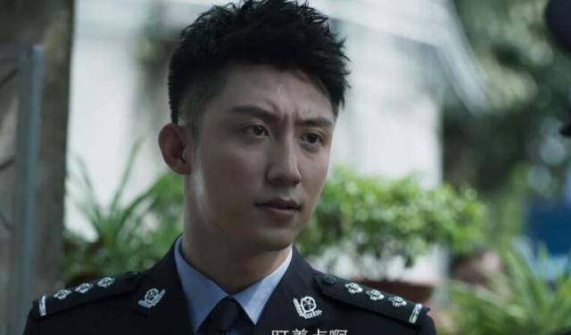 《破冰行动》蔡永强跟李飞势同水火，为何他在医院暗中放李飞走？