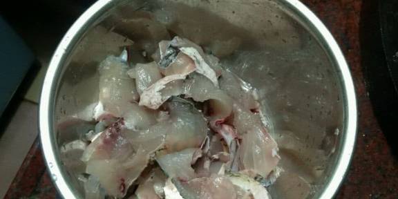 原创
            做酸菜鱼，鱼的“这部分”不要留，不然鱼肉腥味重，口感还差
                
                 