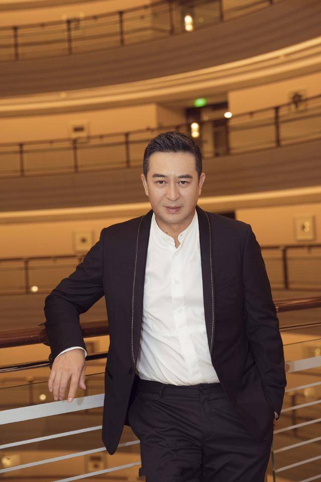 张嘉译前妻说他凤凰男,颜值更是碾压现任,分手成为不解之谜_杜珺_合作