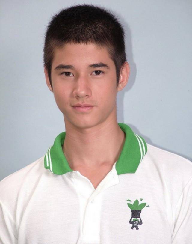 原创初恋那件小事阿亮学长近照曝光32岁颜值崩得厉害太显老