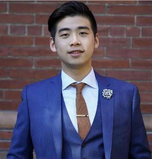 辛奇隆出生于黑龙江哈尔滨市,是一个地道的东北小伙子