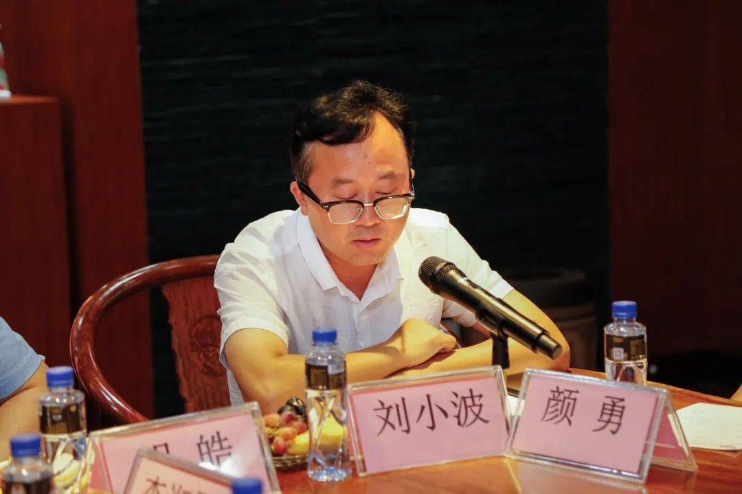 临澧县委书记李雨初带队调研倡导吃临澧菜喝玉冰烧