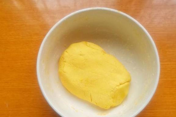 原创
            做南瓜饼时，用面粉就错了，饼硬口感差，用这粉做出来才软糯好吃
                
                 