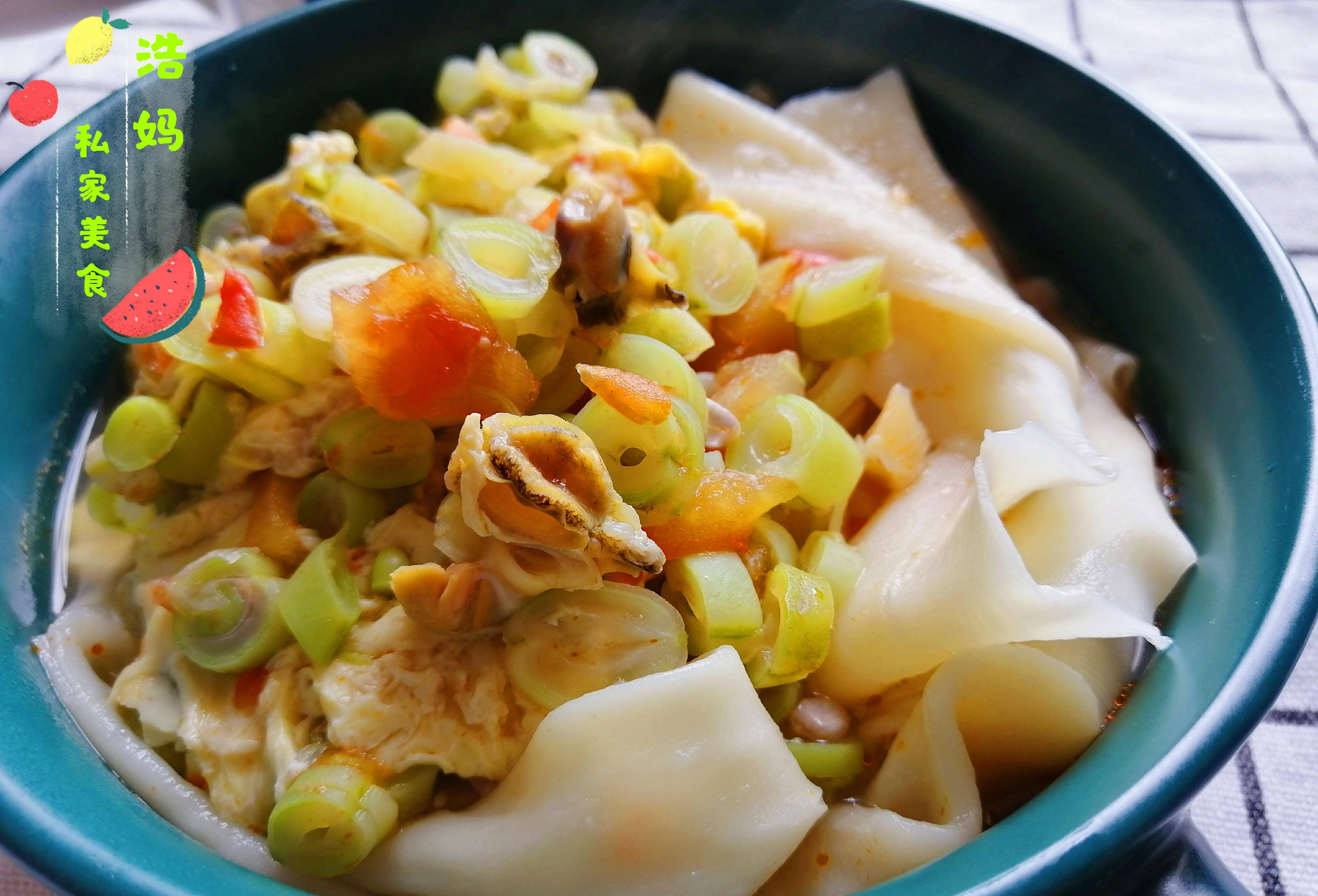 原创两根就做一大碗的裤带面爽滑有嚼劲掌握这些方法一点都不难