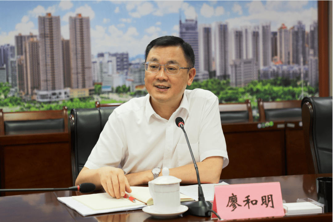 来宾市委书记何朝建市长廖和明与仙鹤股份有限公司高层座谈