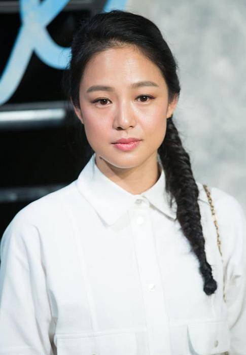 原创周韵真耐看衬衫配a字裙优雅知性这么有气质的女人谁能不爱