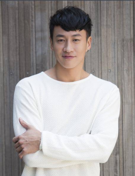 何润东年轻时以歌手身份出道,然后才做了演员,一共发行过十张个人专辑