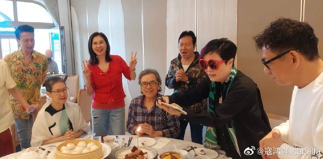 87岁"鬼后"罗兰状态好,90岁胡枫超精神_寇鸿萍_黄韵材_网友