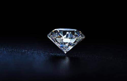 原创             43年前，那位捡到价值10亿钻石并主动上交的姑娘，收到什么奖励？