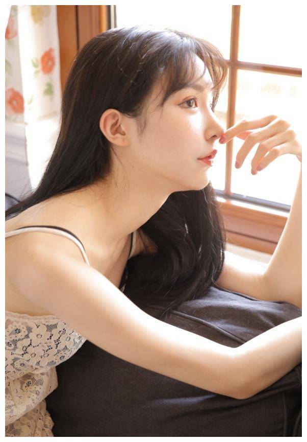 原创我叫艾比晒4年前短发照穿短裤但脸是真的怪