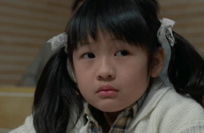 再加上童星长大之后,样貌会出现极大的转变,所以关佩琳的演艺生涯开始