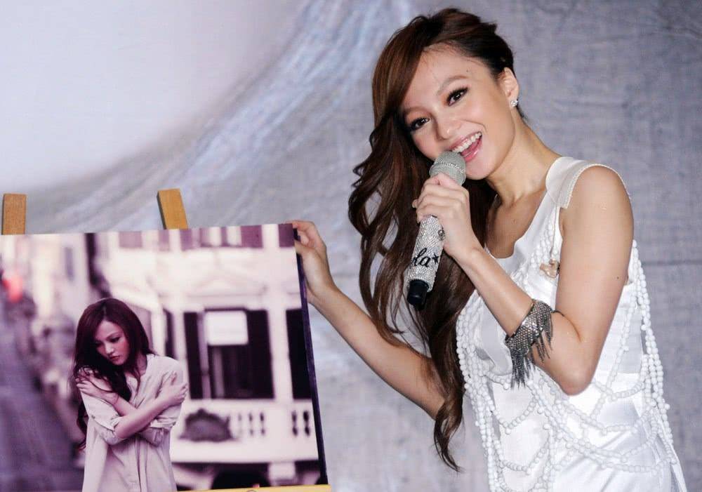 原创姜柔伊卷走女儿张韶涵1亿后还向她索要100万一个月的赡养费