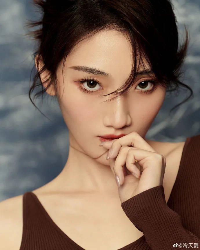 美女体育主播冷天爱超靓雪肤玉貌身材曼妙太性感妖媚