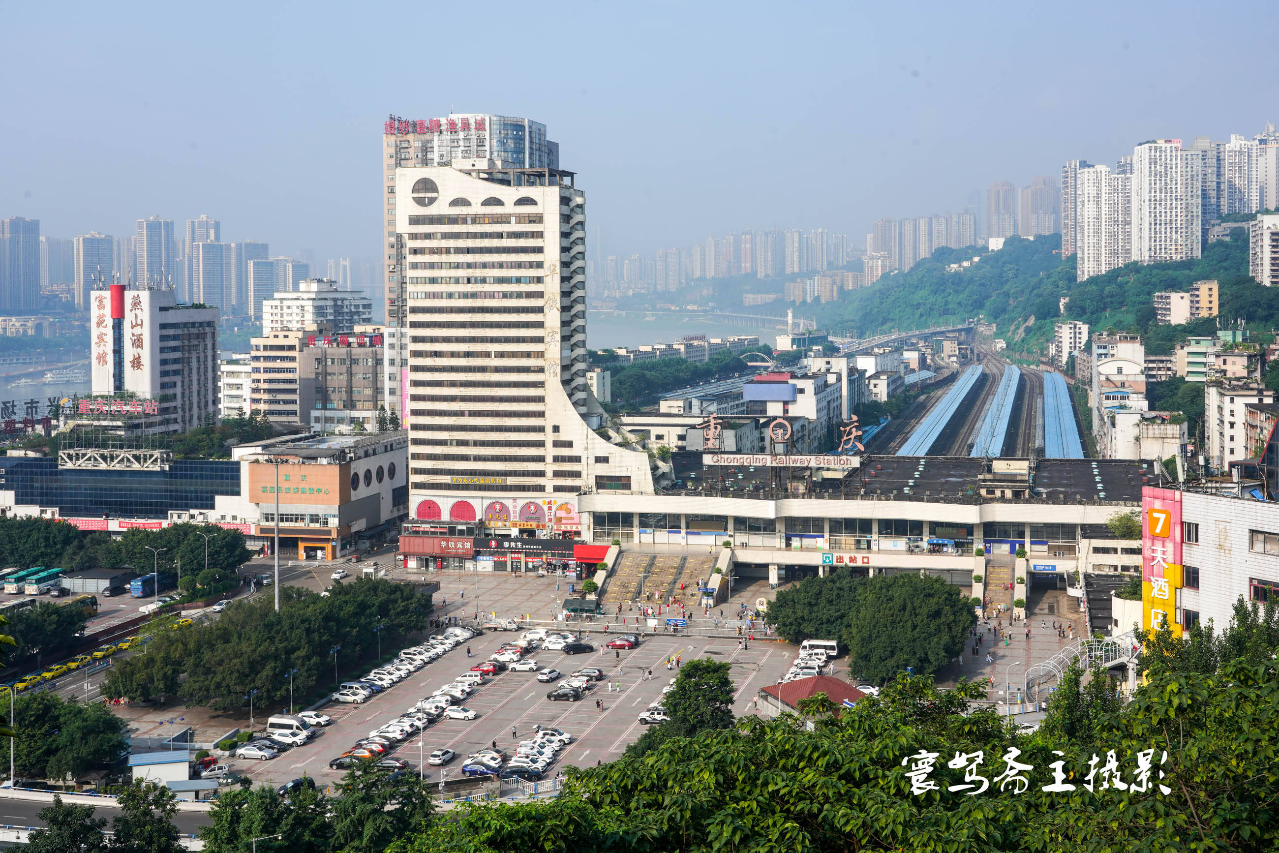 最后一班火车开走了，从明天开始，菜园坝火车站就没有客运列车了