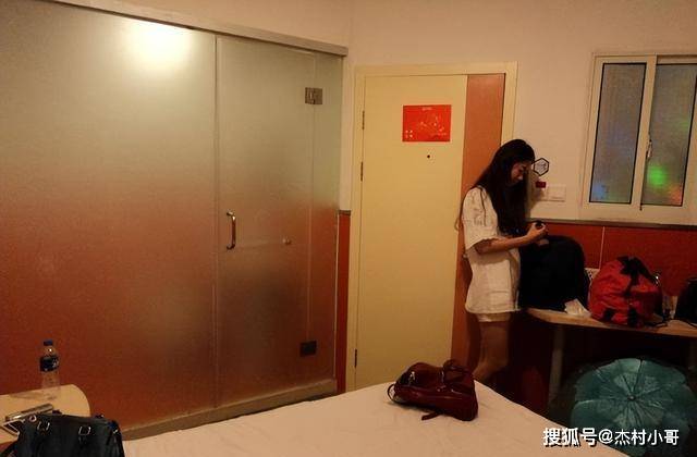 原创男子2000块包夜女大学生强行发生4次关系后女生不乐意了