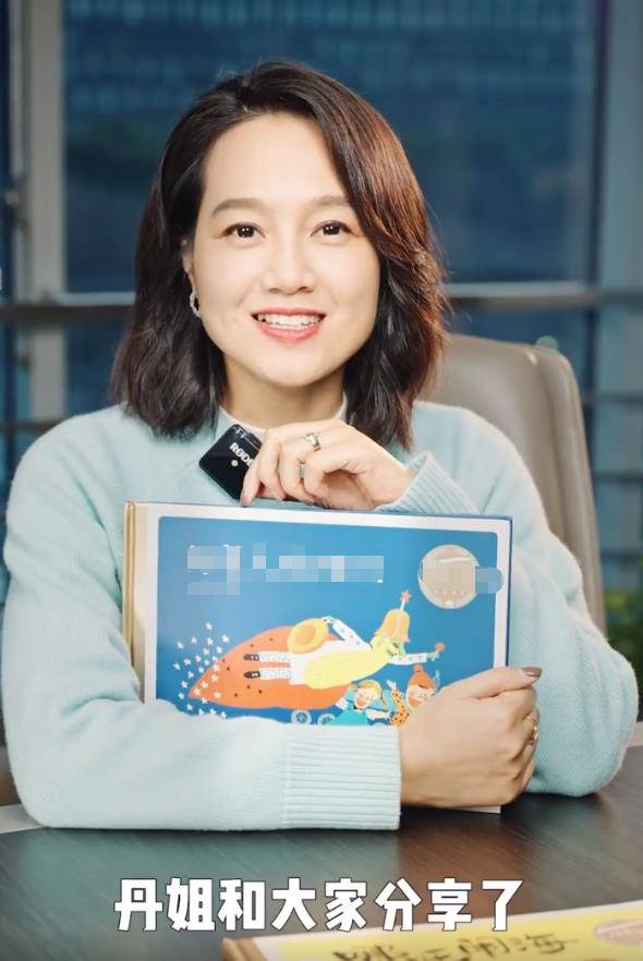 原创40岁朱丹近况曝光脸胖一圈口红遮不住唇纹分享带娃日常引争议