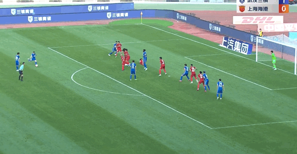 原创             升班马2-1上海海港五轮不败，主裁判执法标准不一惹争议