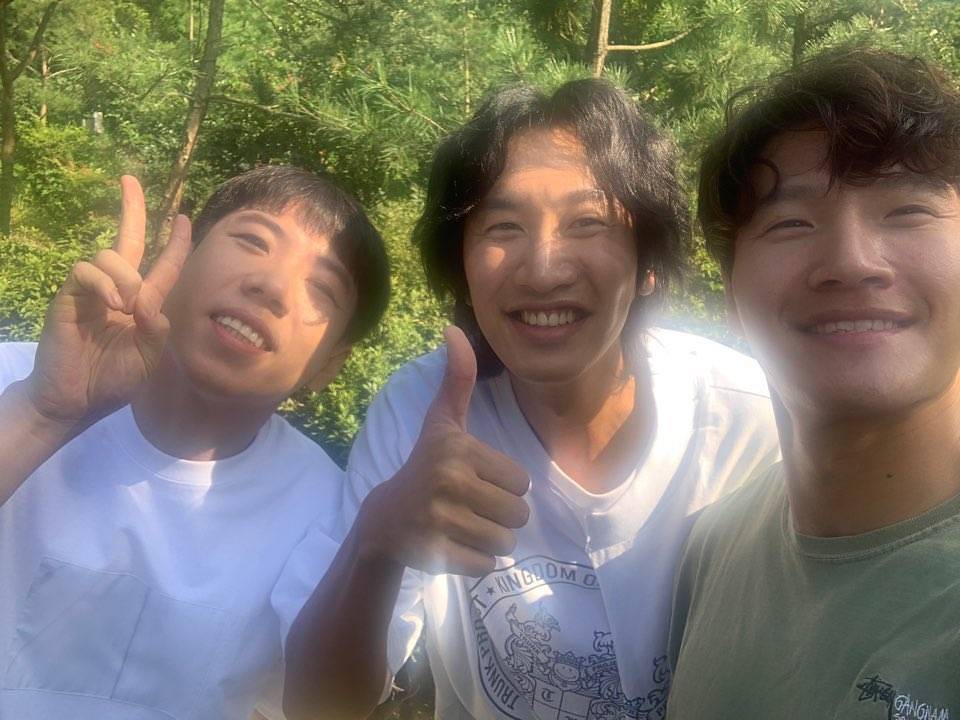 原创rm成员填写官网简介每人都有新绰号刘在锡成漫画美男