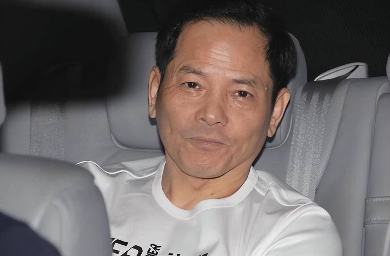 崩牙驹为唐山受害者发声,号召洪门人挺身而出,难怪霍英东要帮他_澳门