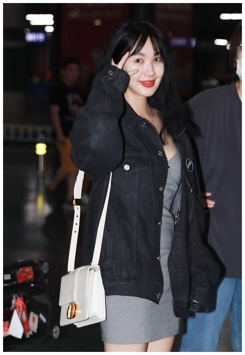 "小腰精"李菲儿真性感!